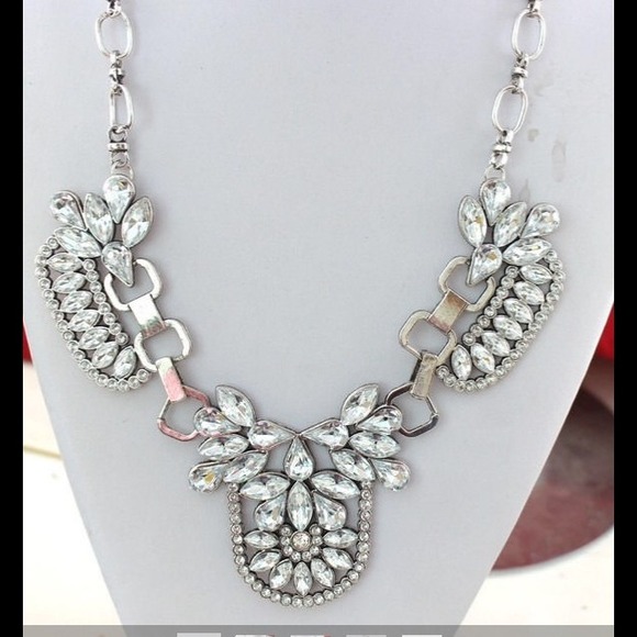 ✨CLEARANCE✨ Silver Rhinestone Statement Necklace - Picture 2 of 3