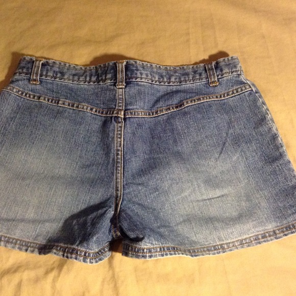 Shorts - Picture 3 of 3