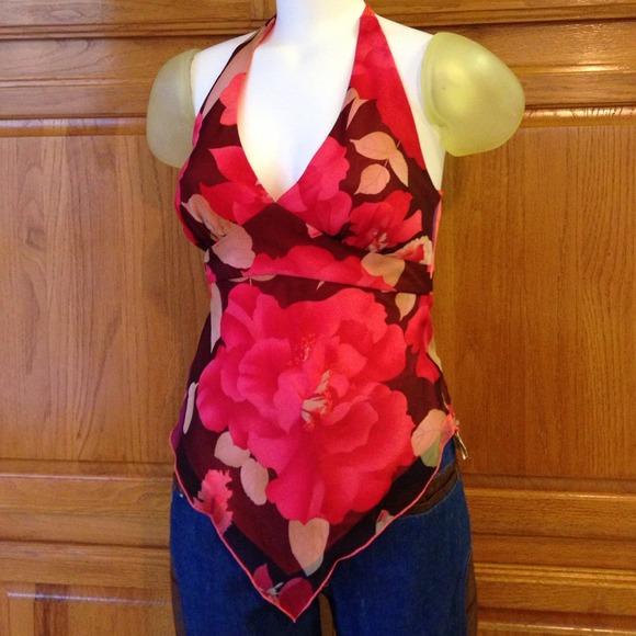 Cache Halter Top