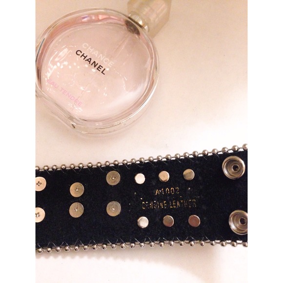 •Leather & Swarovski Bracelet• - Picture 2 of 3