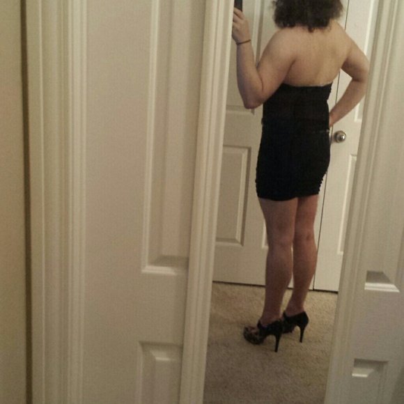 Tight black mini dress with belt - Picture 4 of 4