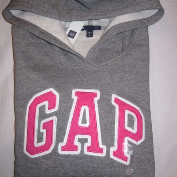 📦BUNDLED📦Winter Ready Classic Gap Logo Hoodie - Picture 2 of 3