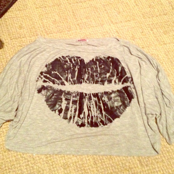Body central half top kiss shirt size large