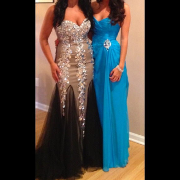 Blue Gown - Picture 2 of 4