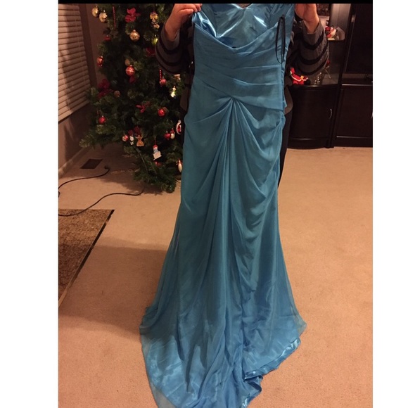 Blue Gown - Picture 4 of 4