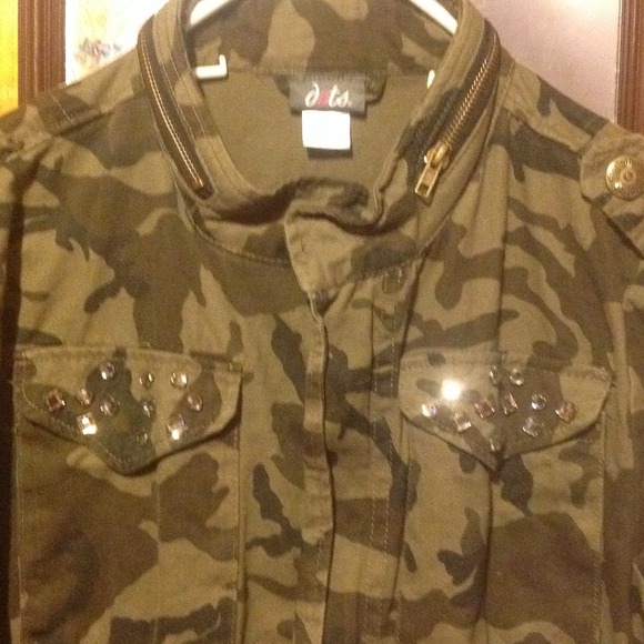 Army Jacket, TRADE VALUE $35 - Picture 2 of 4
