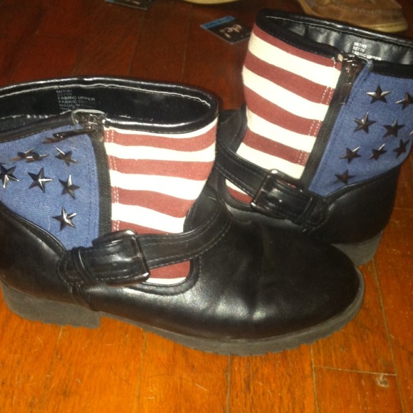 Flag Boots