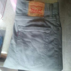 4 pairs of Men Levi Strattus 501 Jeans