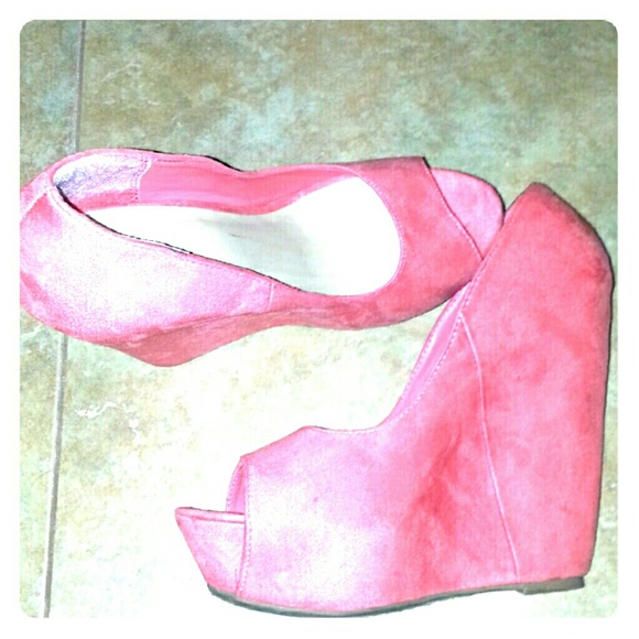 Womens size 10 peach/pink wedges open toe
