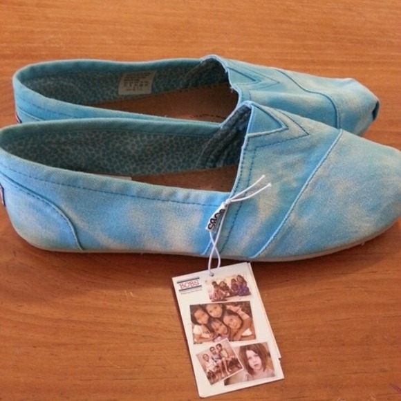 ❌SOLD❌ Sky Blue and White Bobs - Picture 2 of 4