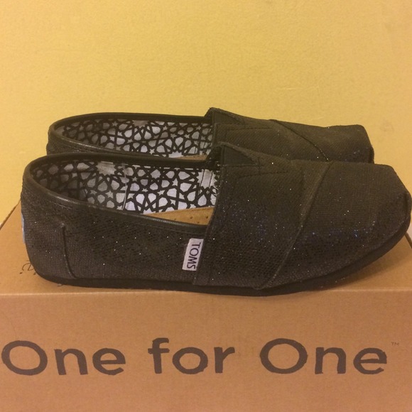 Toms - Picture 2 of 4