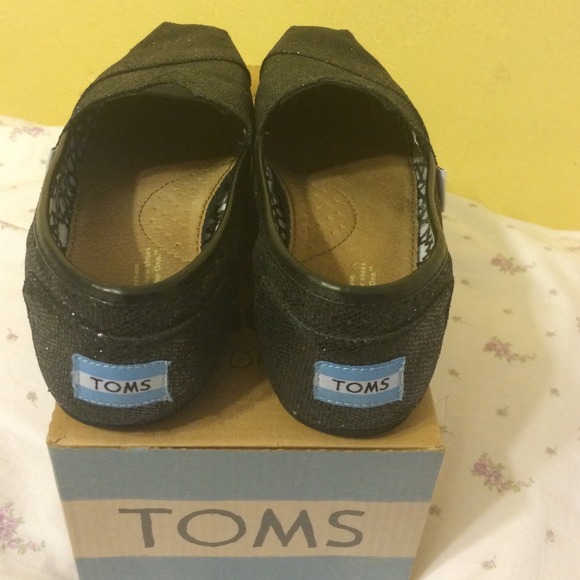 Toms - Picture 3 of 4