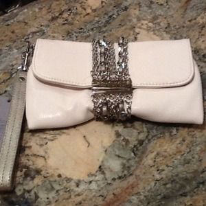 JENNIFER LOPEZ WHITE AND SILVER CLUTCH WITH STRAP