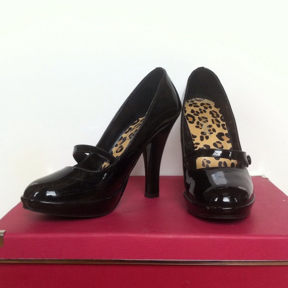 Black lacquered Mary Jane pimps by Colin Stuart - Picture 1 of 4
