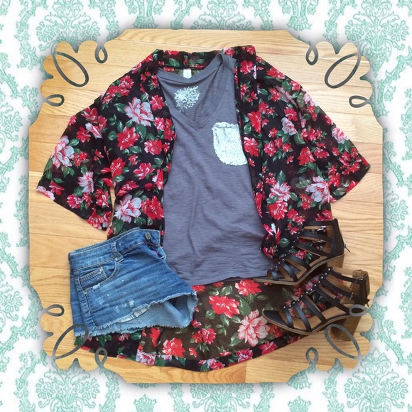 Tops - 💥ON HOLD💥Gray Sequin Pocket Tee