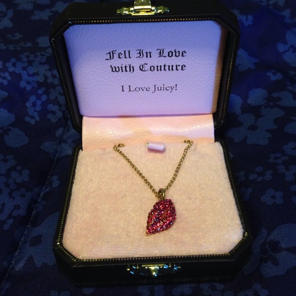Juicy couture necklace