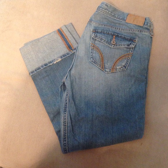 Hollister distressed Capri