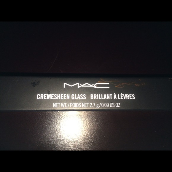 **Limited Mac Lipgloss**