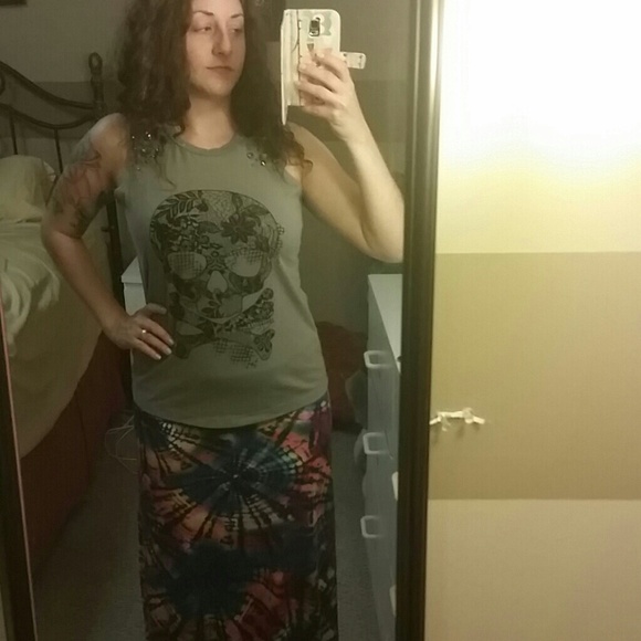 Skull Tank - Picture 2 of 2