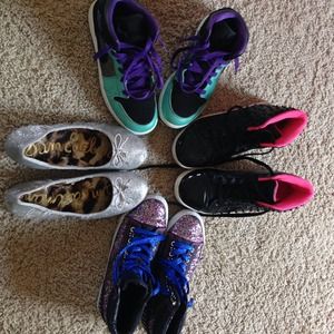 4 pair of size 4 41/2 girls shoes!! Bundle deal!