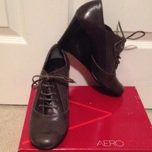 Grey leather wedge shoes