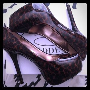 Steve Madden leopard print pumps.