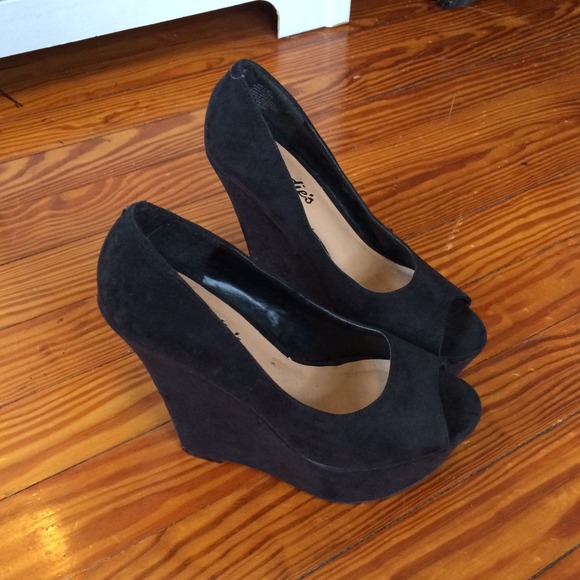 Black open toe wedges