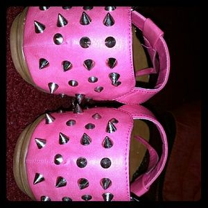 Pink Herstyle scandels