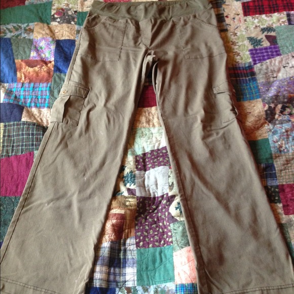 Maternity cargo pants