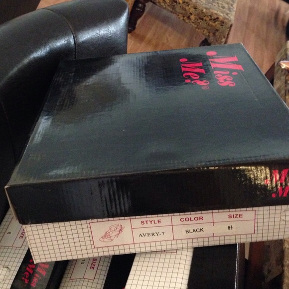 Black studded pumps - Picture 2 of 4