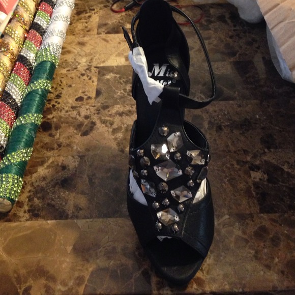 Black studded pumps - Picture 3 of 4