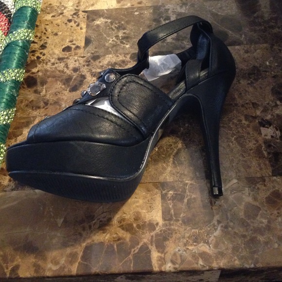 Black studded pumps - Picture 4 of 4