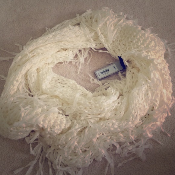 adorable white netted scarf, goes with everything!