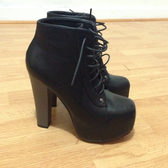 Black heel booties