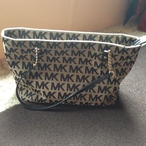 ❌Hold❌Authentic Michael Kors jet set