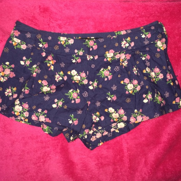 Forever 21 xs flower shorts