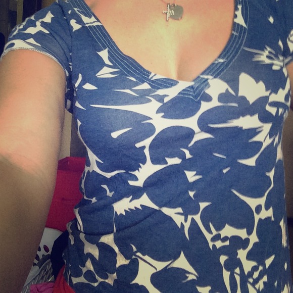 American eagle blue and white shirt