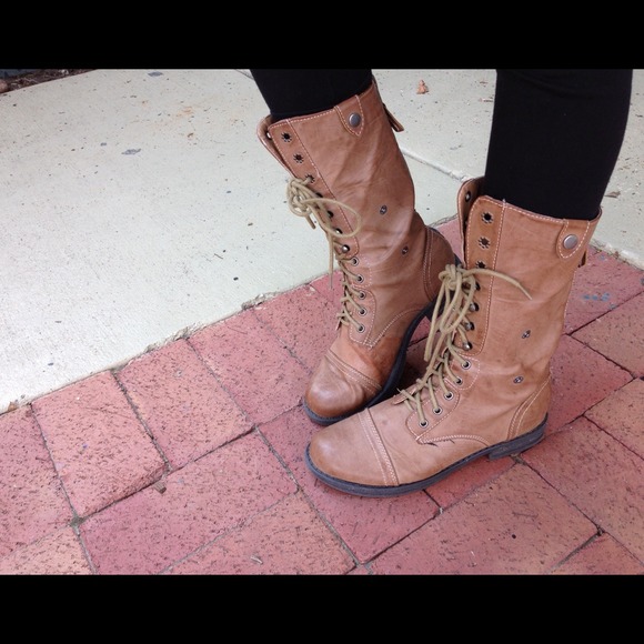 Vintage combat boots ~ comes in original box ~