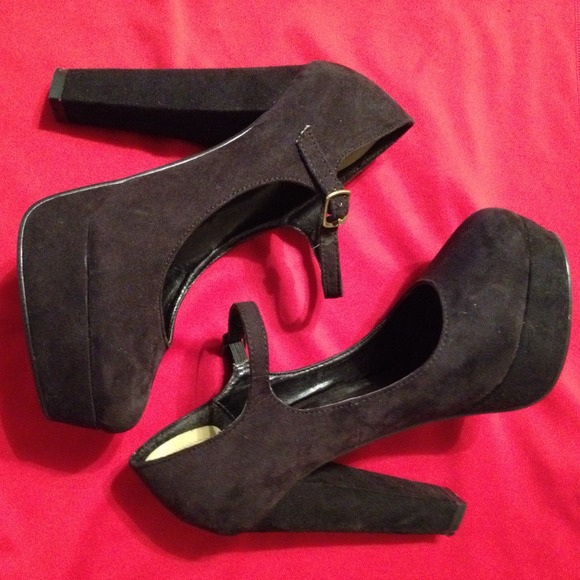 5" black pumps