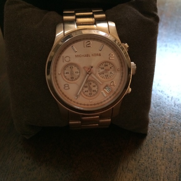 SOLD‼️ Michael kors rose gold watch
