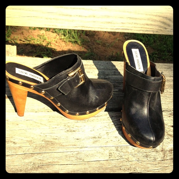 Steve Madden platform clogs