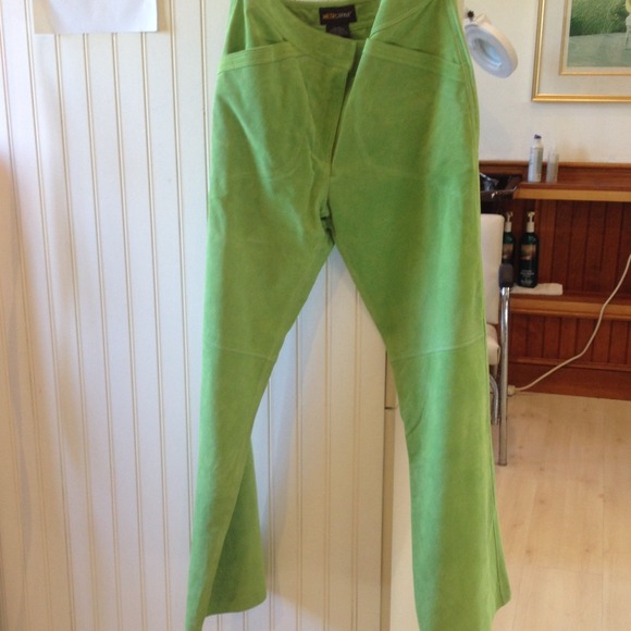 Spring Green Suede Pants. NWOT. 8