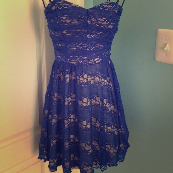 gorgeous blue lace dress great for any event!!