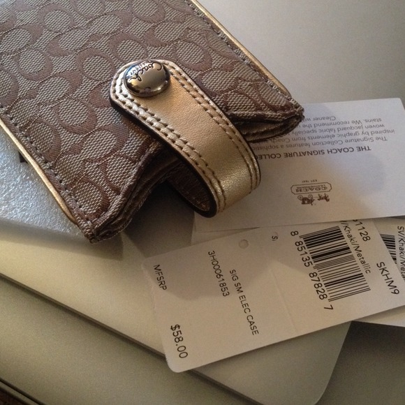 SOLD🚫NWT 💯% authentic coach phone case black - Picture 2 of 4