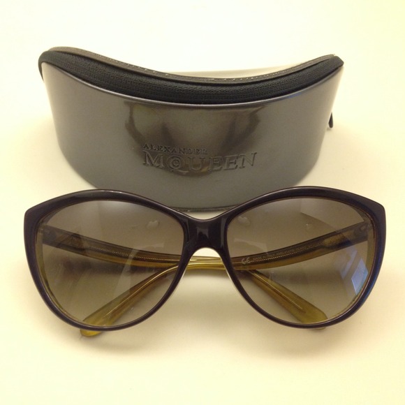 Alexander McQueen Cat-Eye Sunglasses - Picture 2 of 3