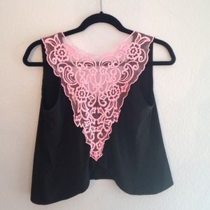 UNIQUE CROP TOP