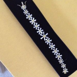⭐️ Beautiful cubic zirconia Daisy Bracelet ✂️ SALE