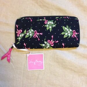 Vera Bradley NWT. travel organizer