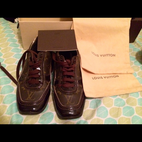 Louis Vuitton shoes for 325 I do meet ups nyc