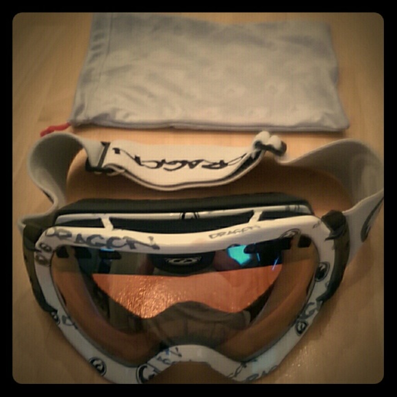 Dragon Outerwear - Awesome, Dragon, snowboarding/skiing goggles!
